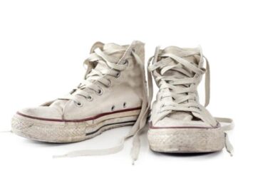 El significado detrás de soñar con zapatos plateados: descubre lo que tu subconsciente intenta decirte